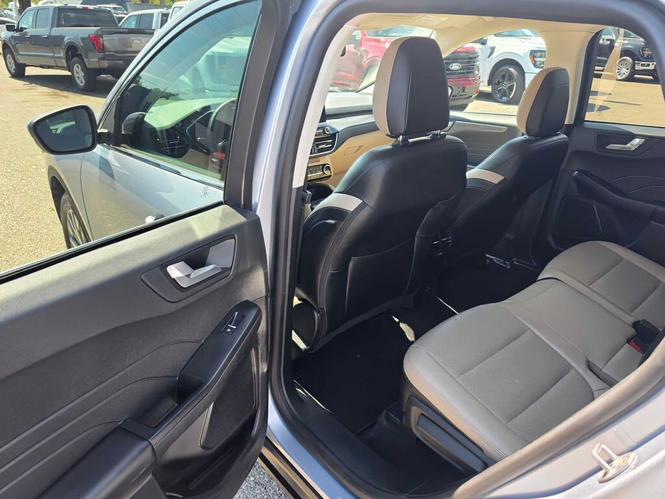 Ford Escape hyb      2023