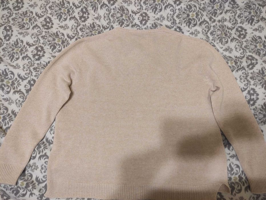 Sprzedam beżowy sweter