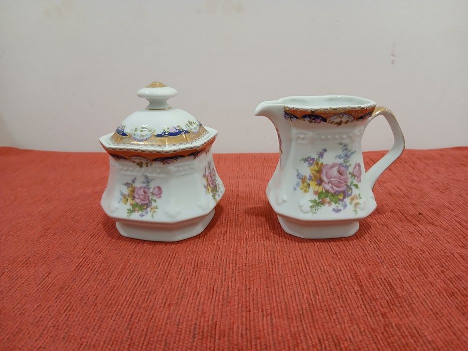 Conjunto Leiteira e Açucareiro em Porcelana