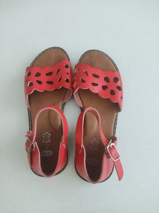 Босоніжки шкіряні 33 розмір