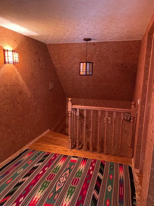 Продаж будинку 192 м2 в с. Шешори 11 сот. землі та гуцульський будинок