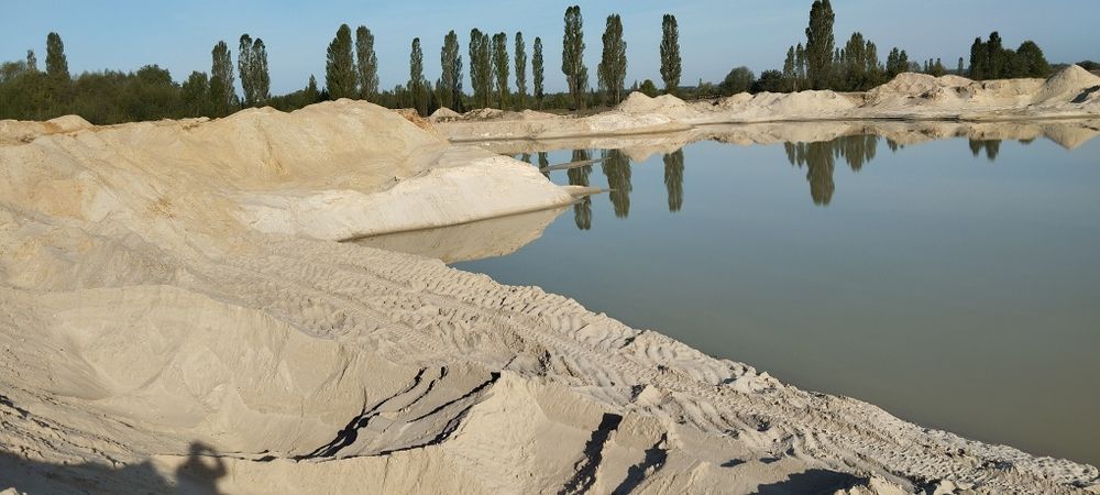 Чорнозем, баласт, пісок, щебінь, торфобрикети