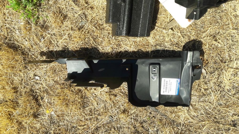 Нижній дефлектор радіатора боковий  Jeep Grand Cherokee 2017-