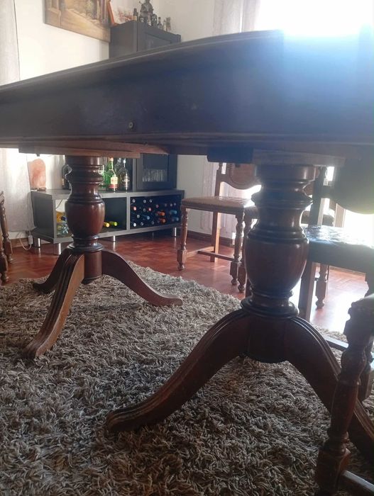 Dining table for sale, with 8 chairs.64739406592259122