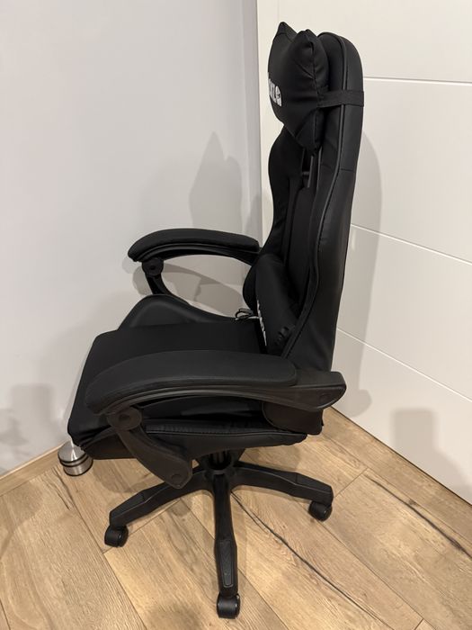 Fajne Krzeslo geamingowe z masażem Nowe !