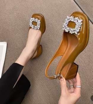 Босоніжки, сандалії. Нові