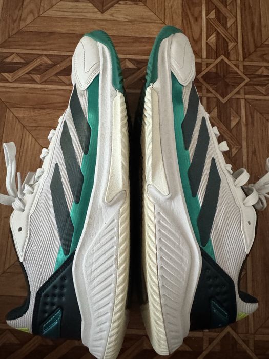 Кросівки adidas для гри в падел і великий теніс