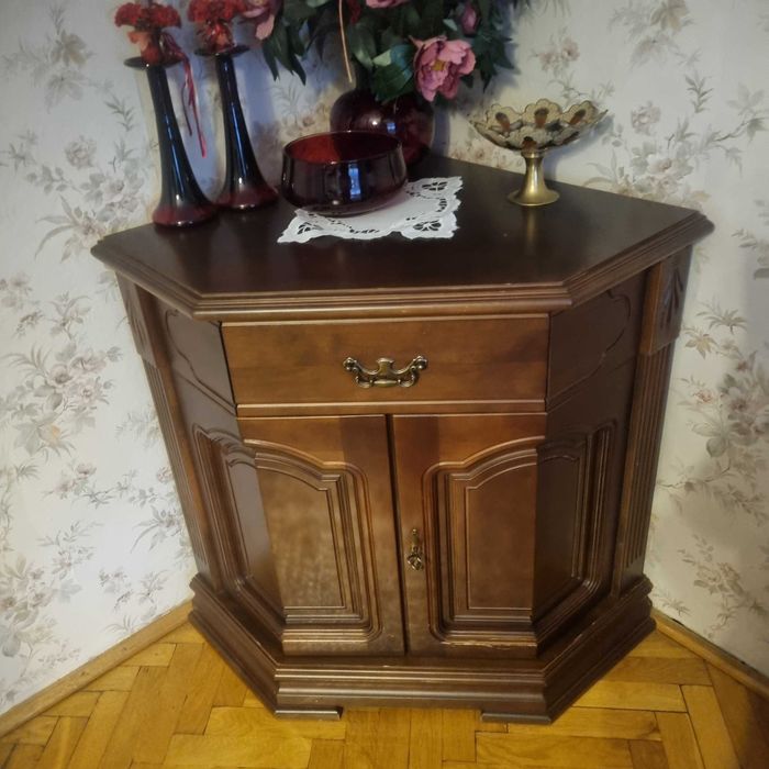 Komoda drewniana narożna