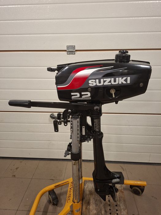 Jak nowy silnik zaburtowy SUZUKI 2.2 stan idealny, łódka ponton