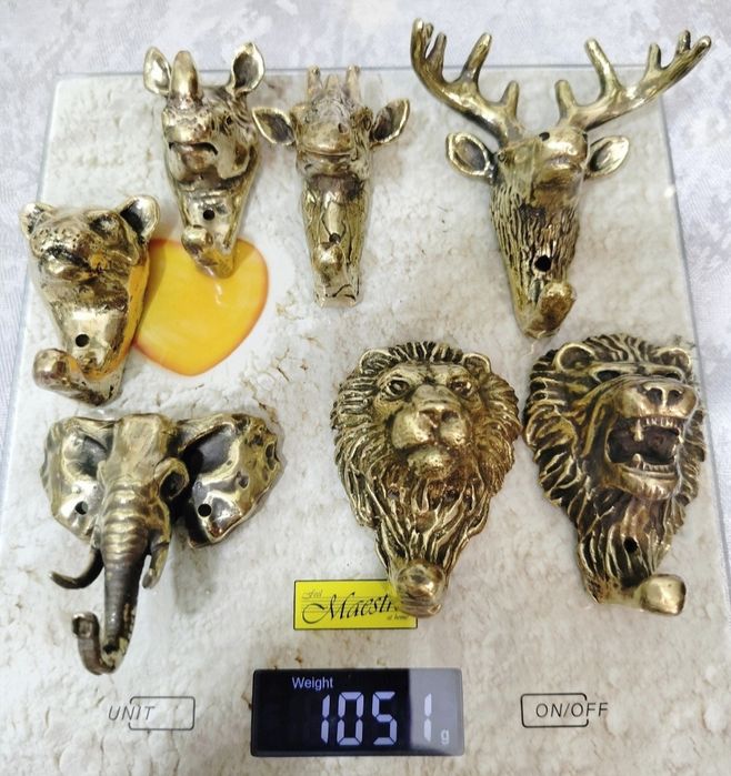 Продам вешалку из бронзы или латуни. Крючки.Жираф,лев, носорог