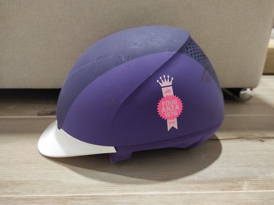 Capacete e luvas equitação