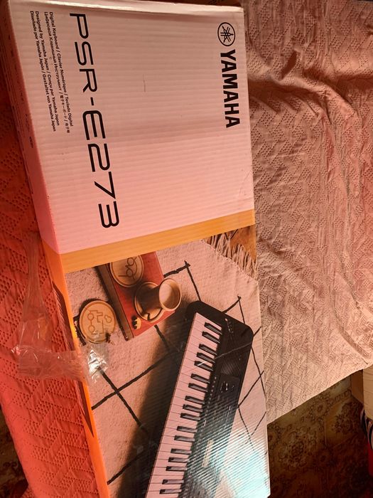 Синтезатор Yamaha PSR-E273