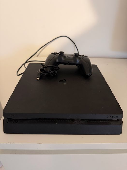 Playstation 4 Slim + Pad