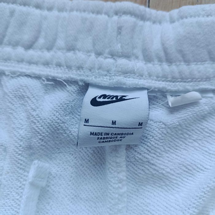 Białe spodenki męskie Nike T