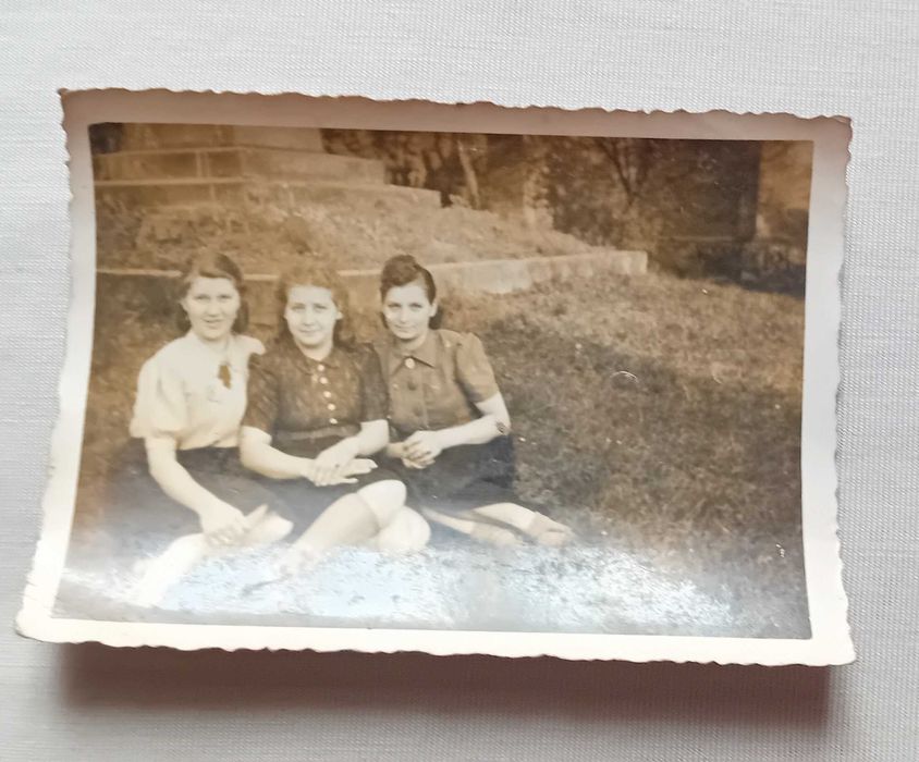 Zestaw fotografii przedstawiających więźniów obozu koncen. Hirzenhain.