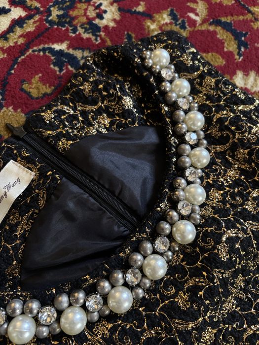 Чорна сукня з камінням