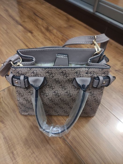 Torebka kuferek na pasek