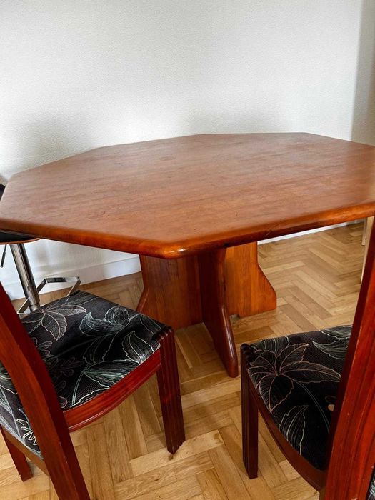 Mesa de jantar em madeira com 2 cadeiras – Grátis — RECOLHA ATÉ 27/10