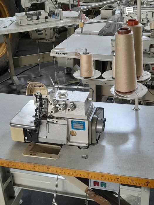 Maquina de corte e cose KINGTEX