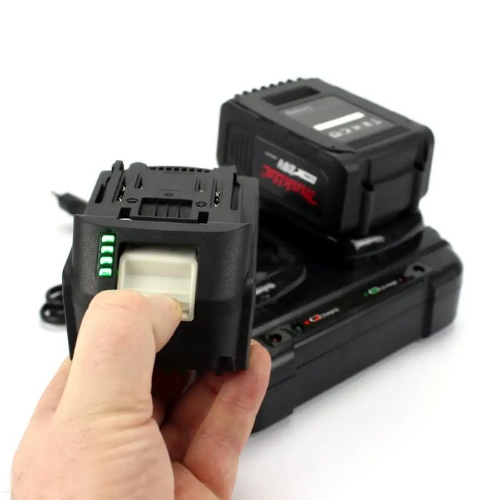 Аккумуляторная цепная пила Makita DUC CS-4002 | 40V | 5.0 A/h | Латвия