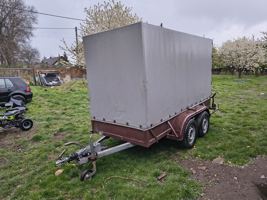 SOLIDE V2000  2000kg dmc dwuosiowa z plandeką sprawna