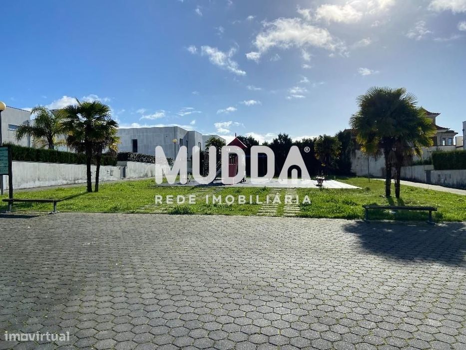 Terreno de 759 m2 para Construção