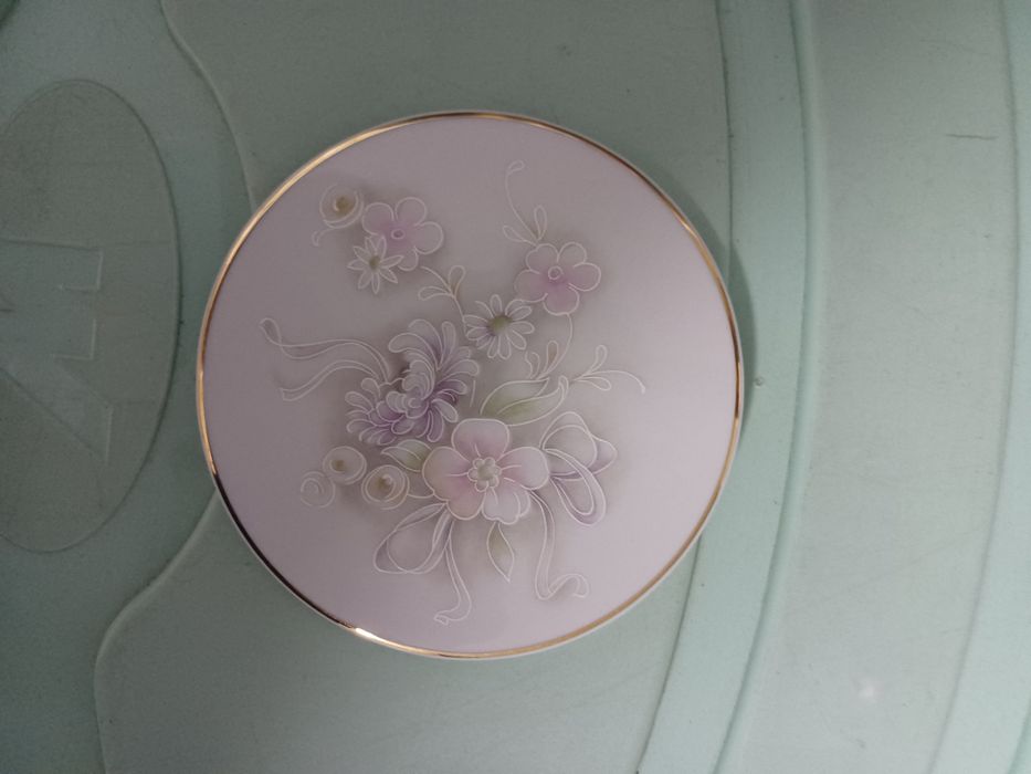 Base e cinzeiro em porcelana da Vista Alegre pintada à mãol