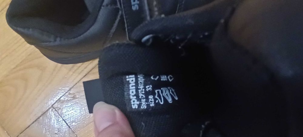 Buty chłopięce Sprandi r. 33 czarne na rzepy