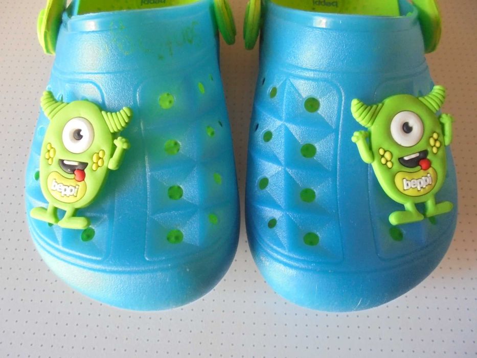 crocs de menino práticos