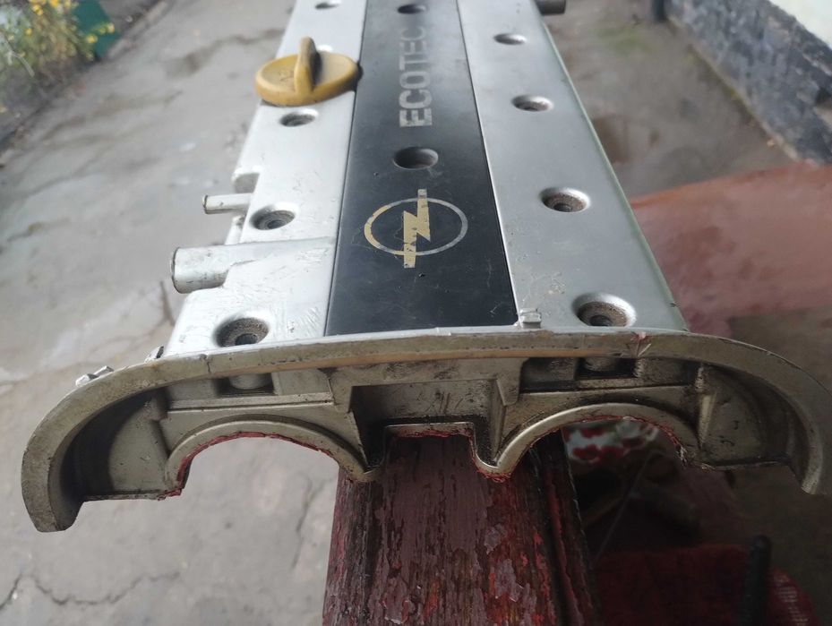 Клапанна кришка Опель вектра в