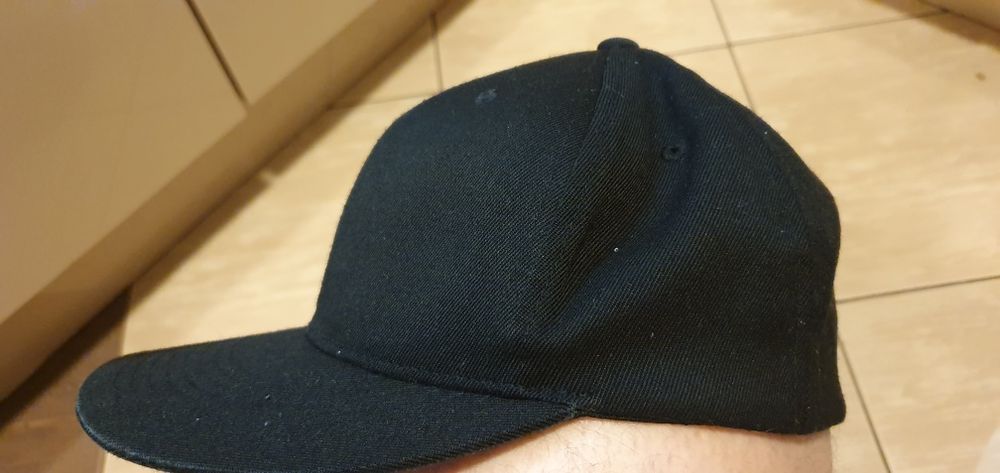 Czapka z daszkiem kolor czarny rozmiar L/XL stan bardzo dobry