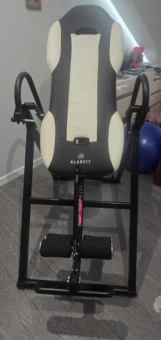 Ławka inwersyjna/ grawitacyjna marki Klarfit z masażerem