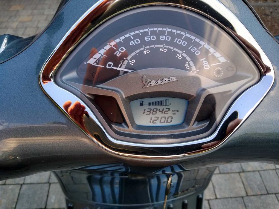 Piaggio Vespa GTS 125 (Sym 125)