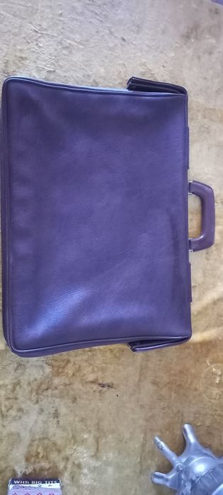 Портфель кожанный новый