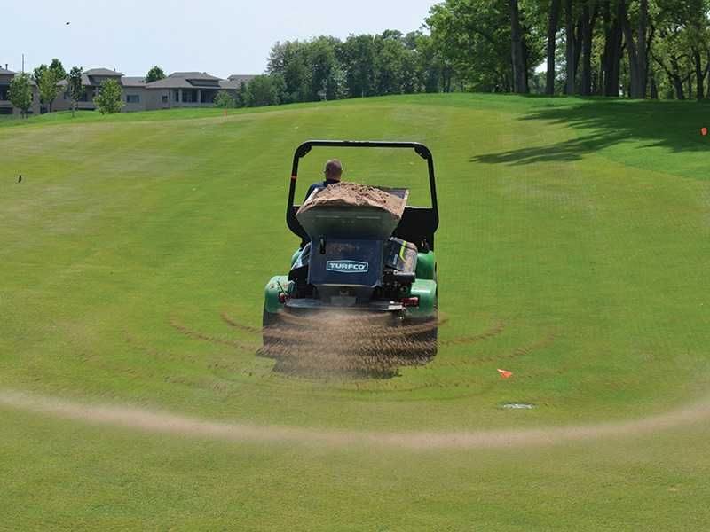 John Deere PIASKARKA Top dresser 1800 RINK Napowietrzanie TURFCO posypywarka TORO Topdresser CHARTERHOUSE piaskowanie SISIS ROZSIEWACZ Redexim