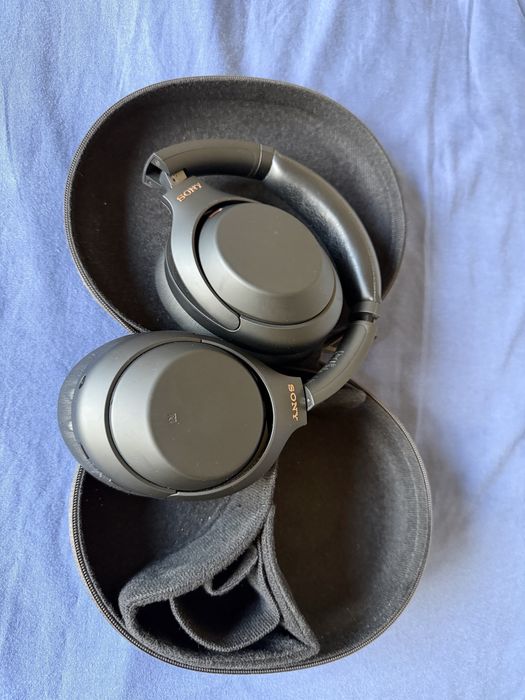 Sony WH-1000XM4 – Excelente som | Almofadas novas Wicked Cushions