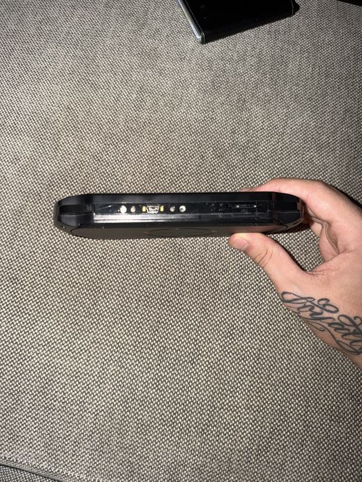 Vendo psp 100% operacional, com pouco uso. Se quiser testar tera que trazer carregador pois eu nao tenho nehym na minha posse