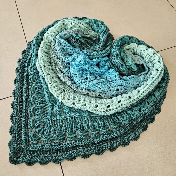 Chusta robiona ręcznie na szydełku rękodzieło Handmade