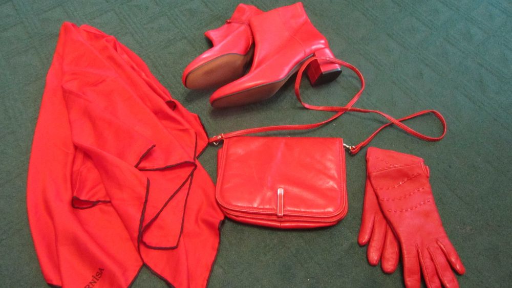 ,Ботильоны новые,кожа р.41 +  аксессуары.