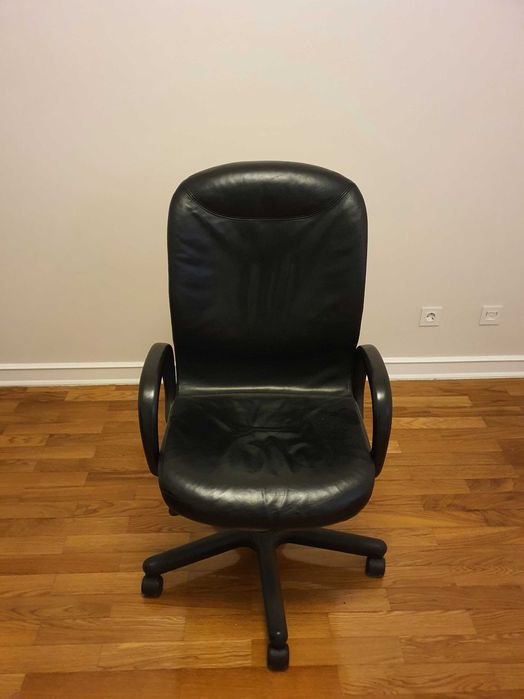 Cadeira de escritório italiana em pele