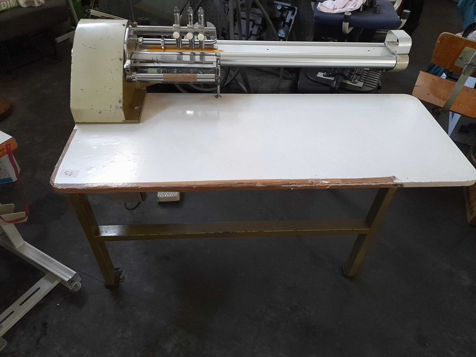 Máquina de cortar colarete