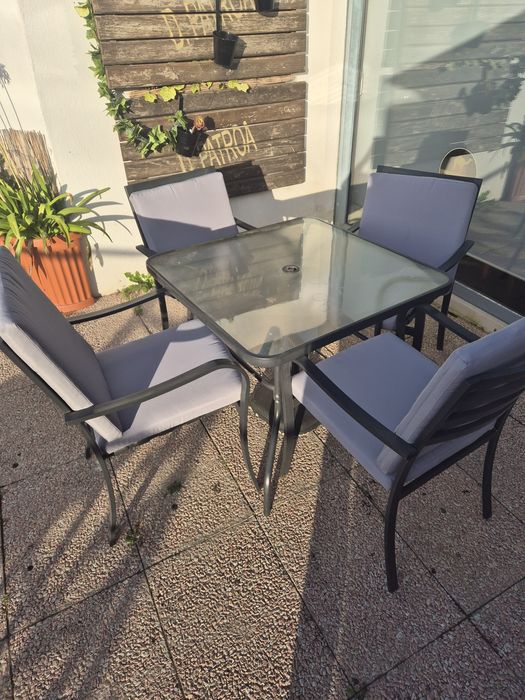 Conjuntos de mesas e cadeiras esplanada