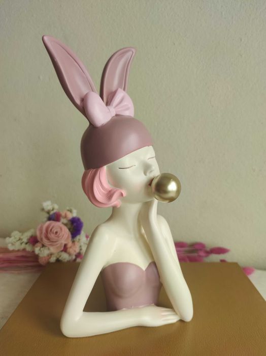 Estatueta menina com chiclete 31 cm