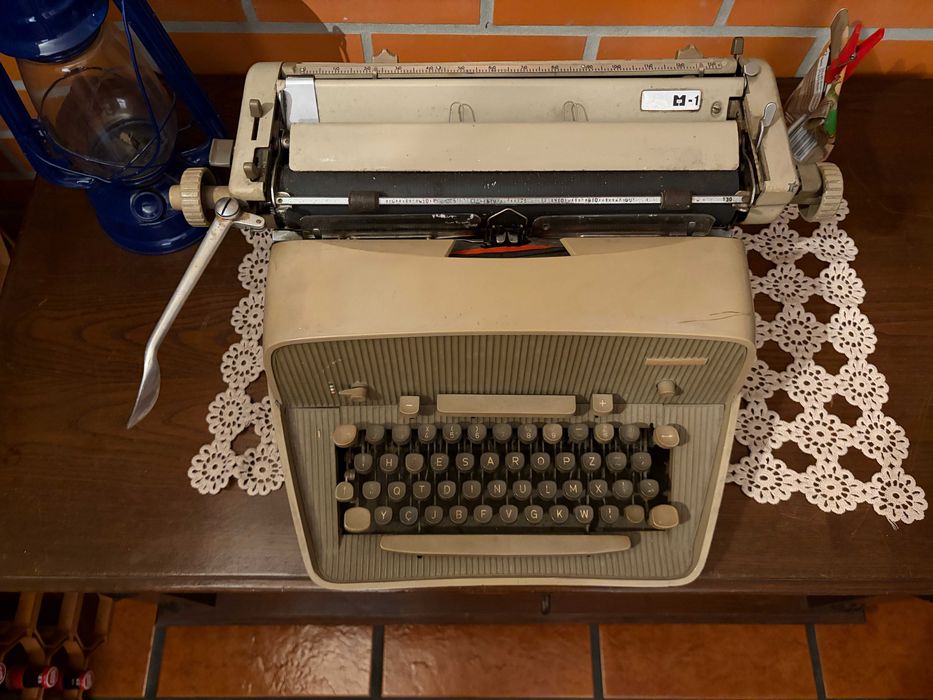 Máquina de Escrever Antiga Vintage MESSA M-1 (Fabrico Nacional)