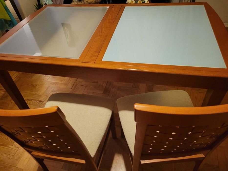 Mesa de sala em madeira extensivel