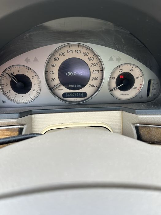 Mercedes Benz E220 — photo 3