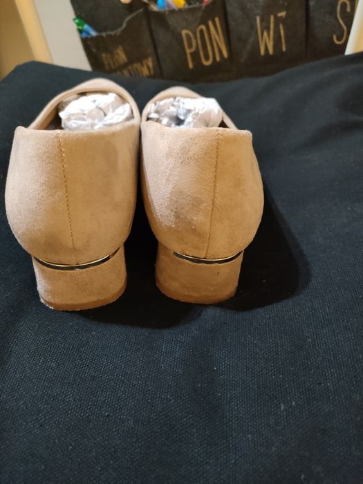 Beżowe buty czółenka