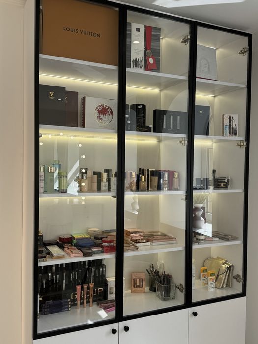 Оренда для бровиста, візажиста