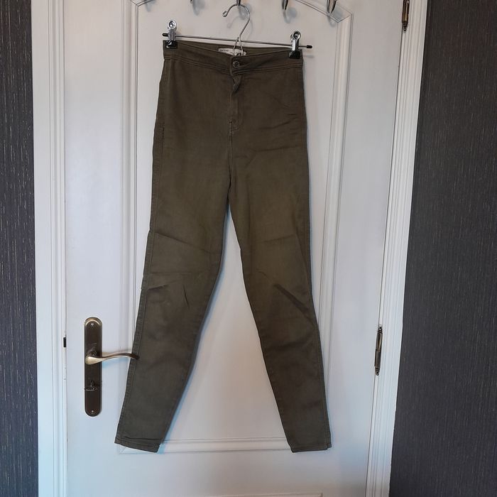 Calças skinny elásticas caqui