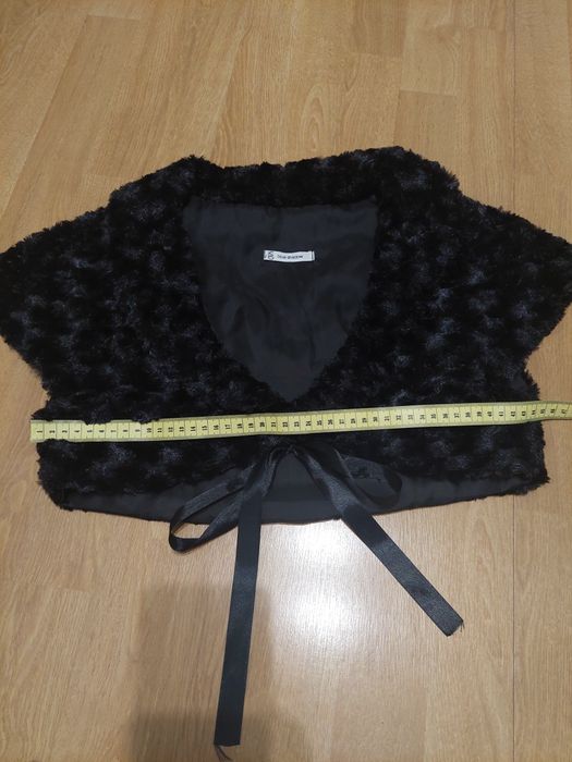 Bolerko z czarnego eko futerka